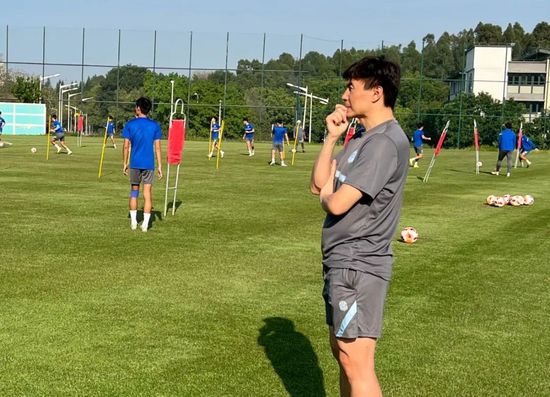 歌手的姐姐